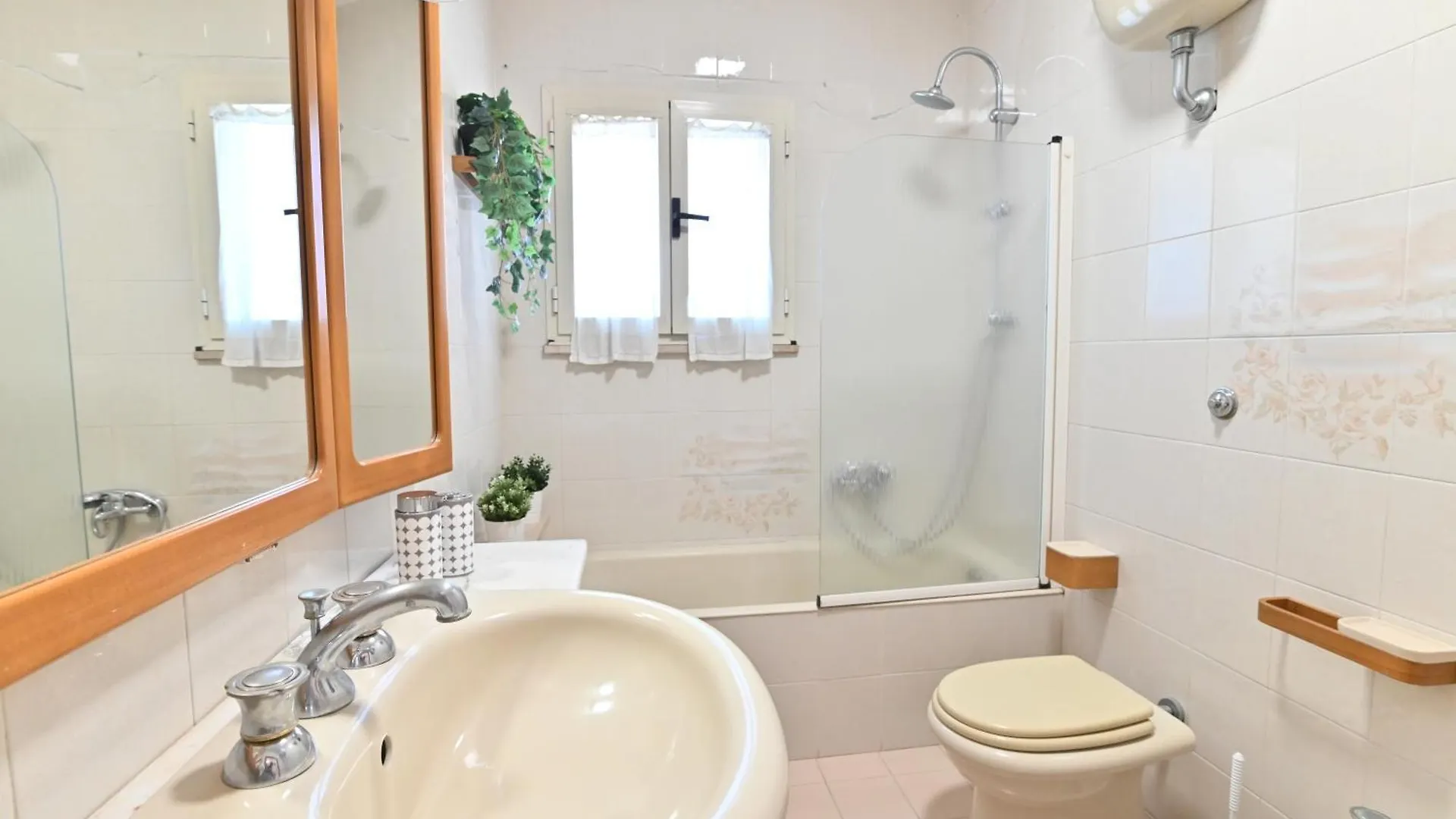 Izzhome Central Room Pula Guest house