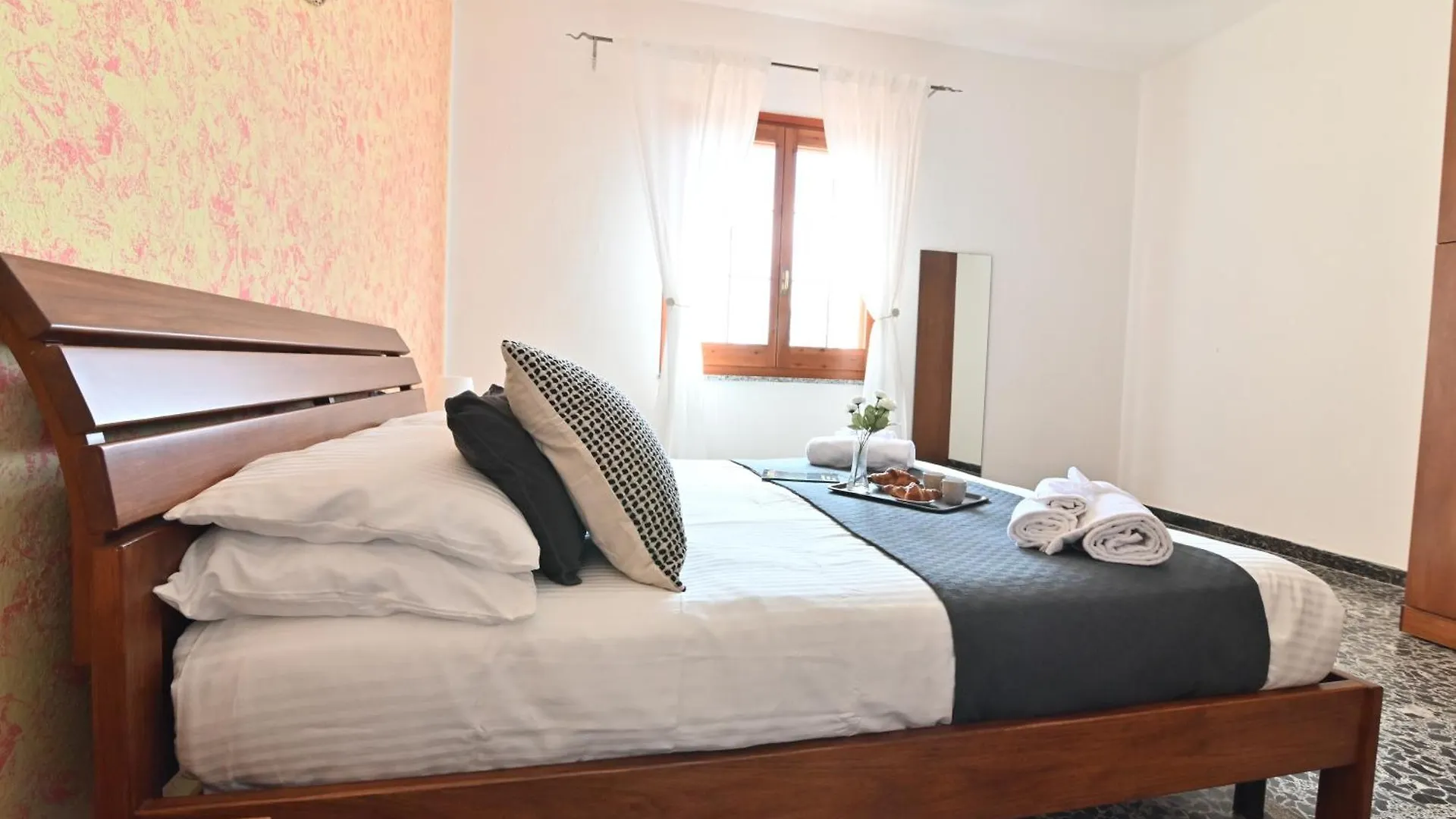 Izzhome Central Room بولا إيطاليا