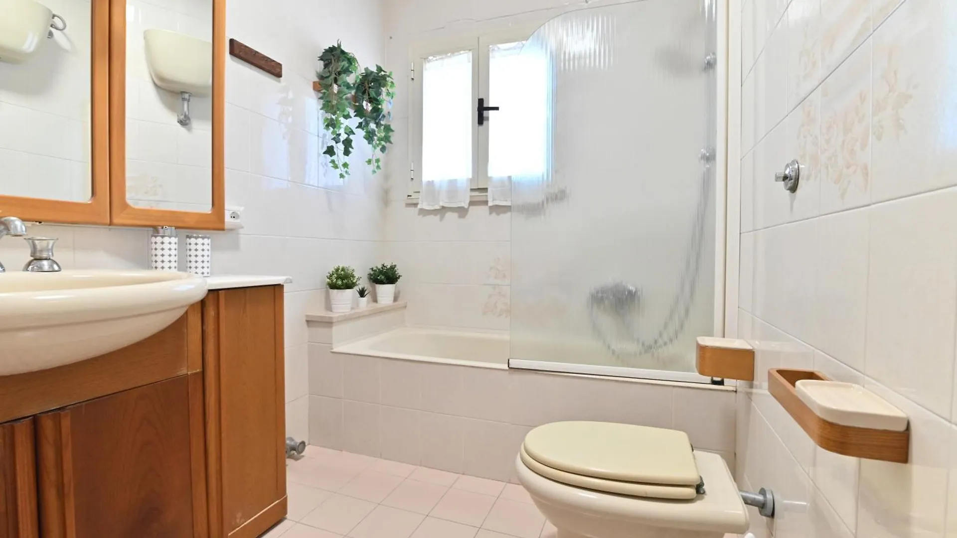 Izzhome Central Room Pula 0*,