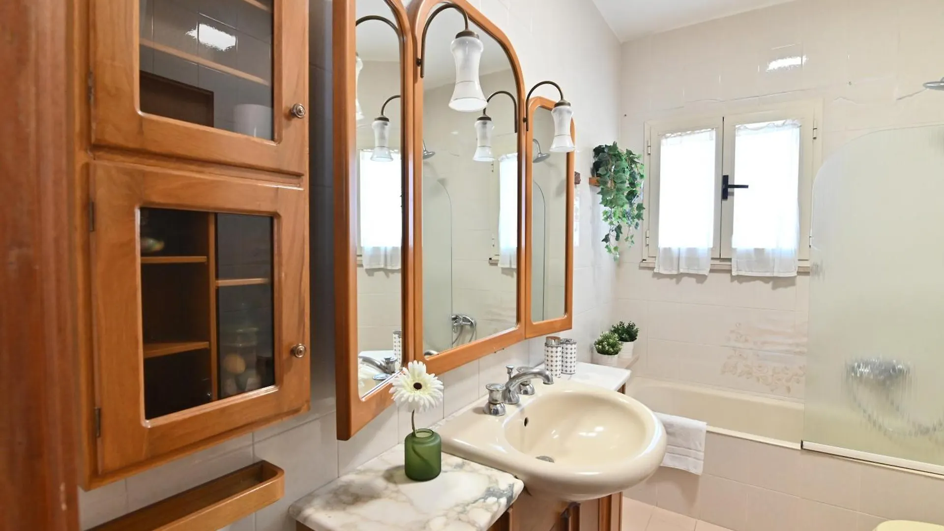 Izzhome Central Room بولا بيت ضيافة