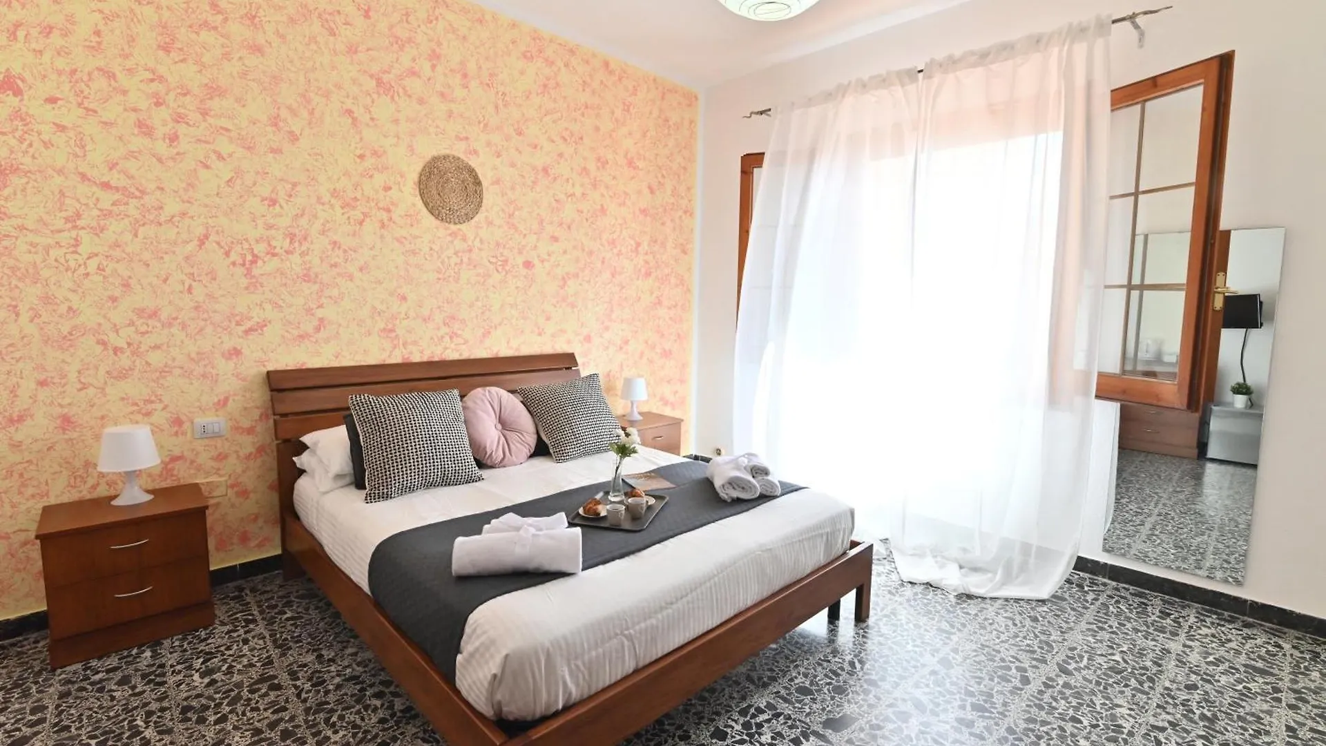 Izzhome Central Room Pula Italy