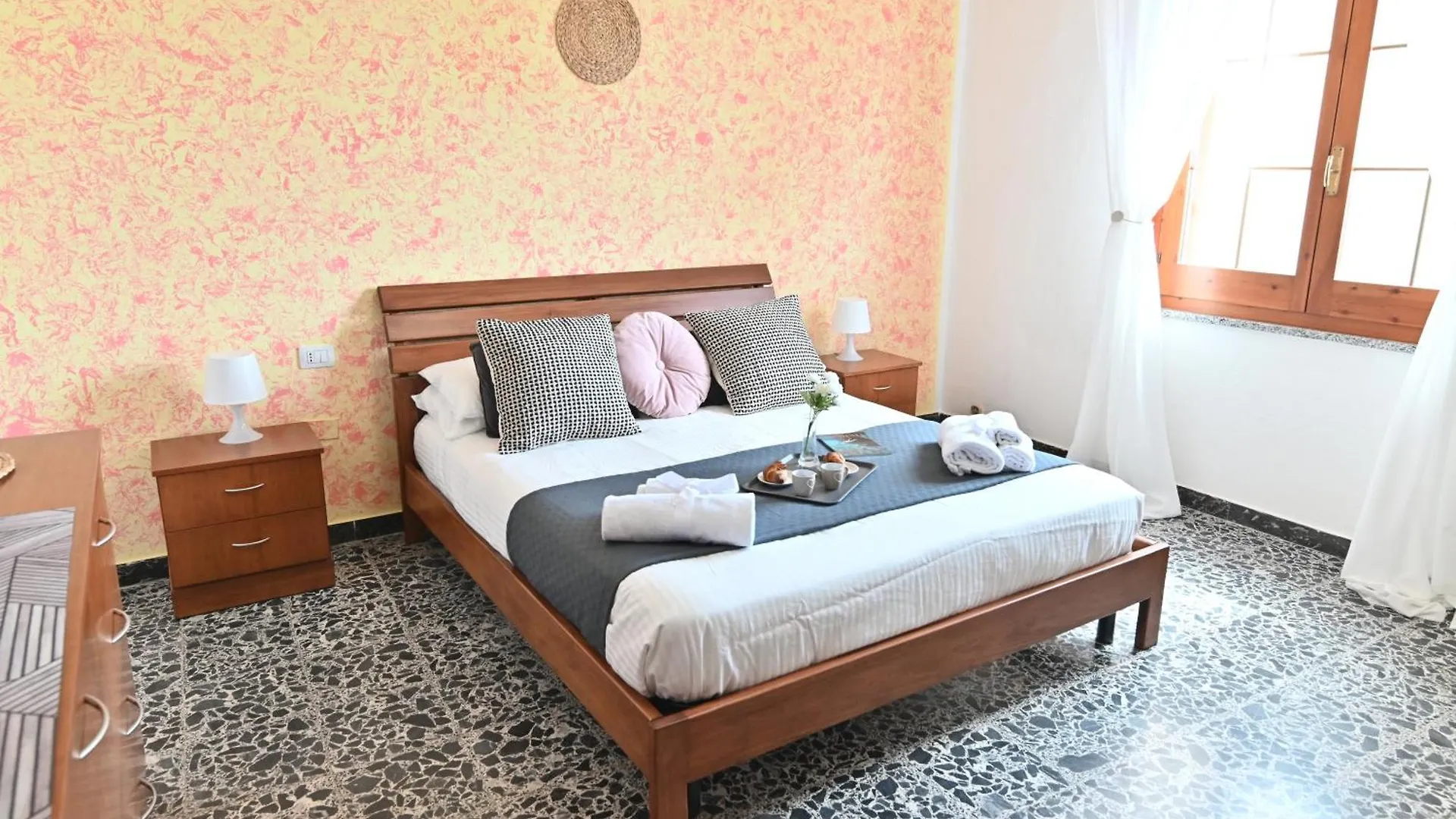 Izzhome Central Room Pula