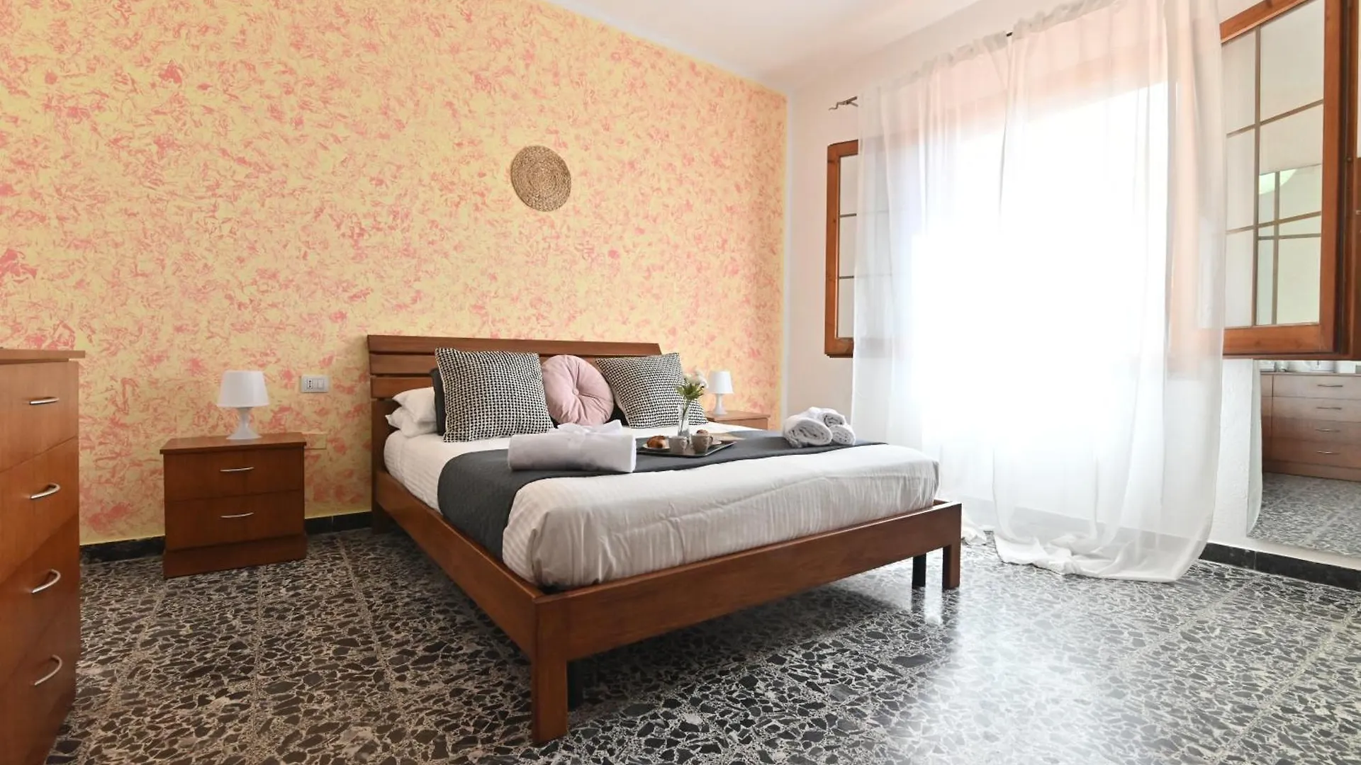 Izzhome Central Room Pula