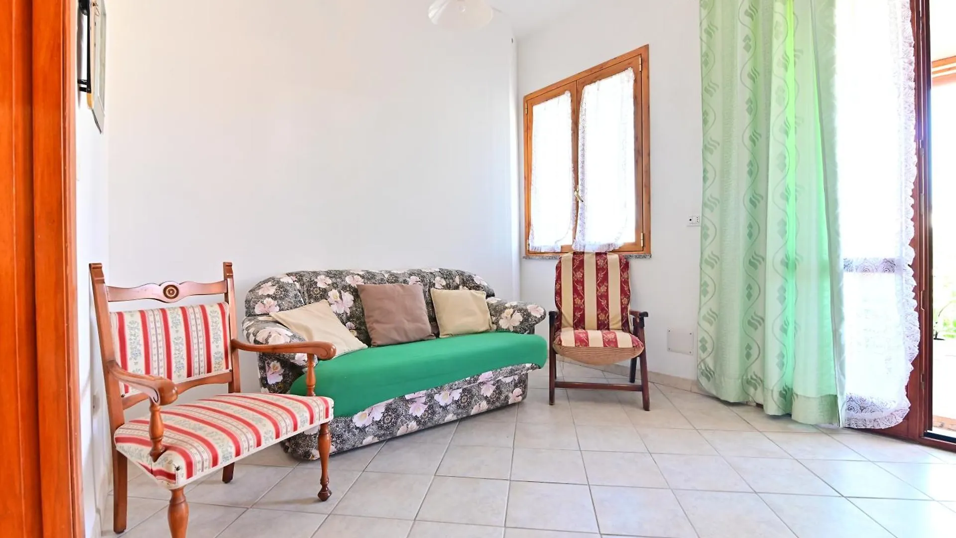 Izzhome Central Room Pula