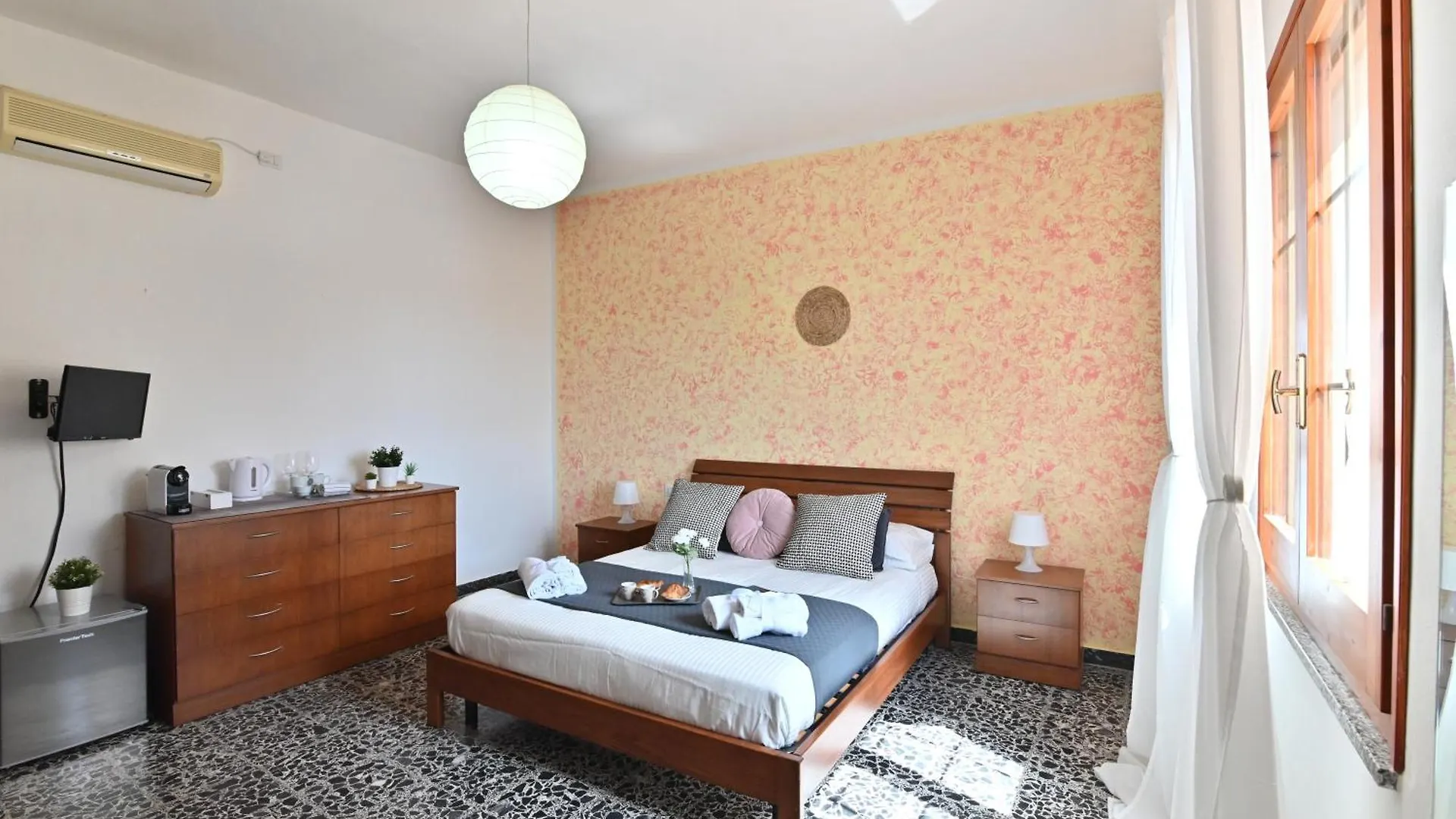 Izzhome Central Room Pula 0*,  Italy