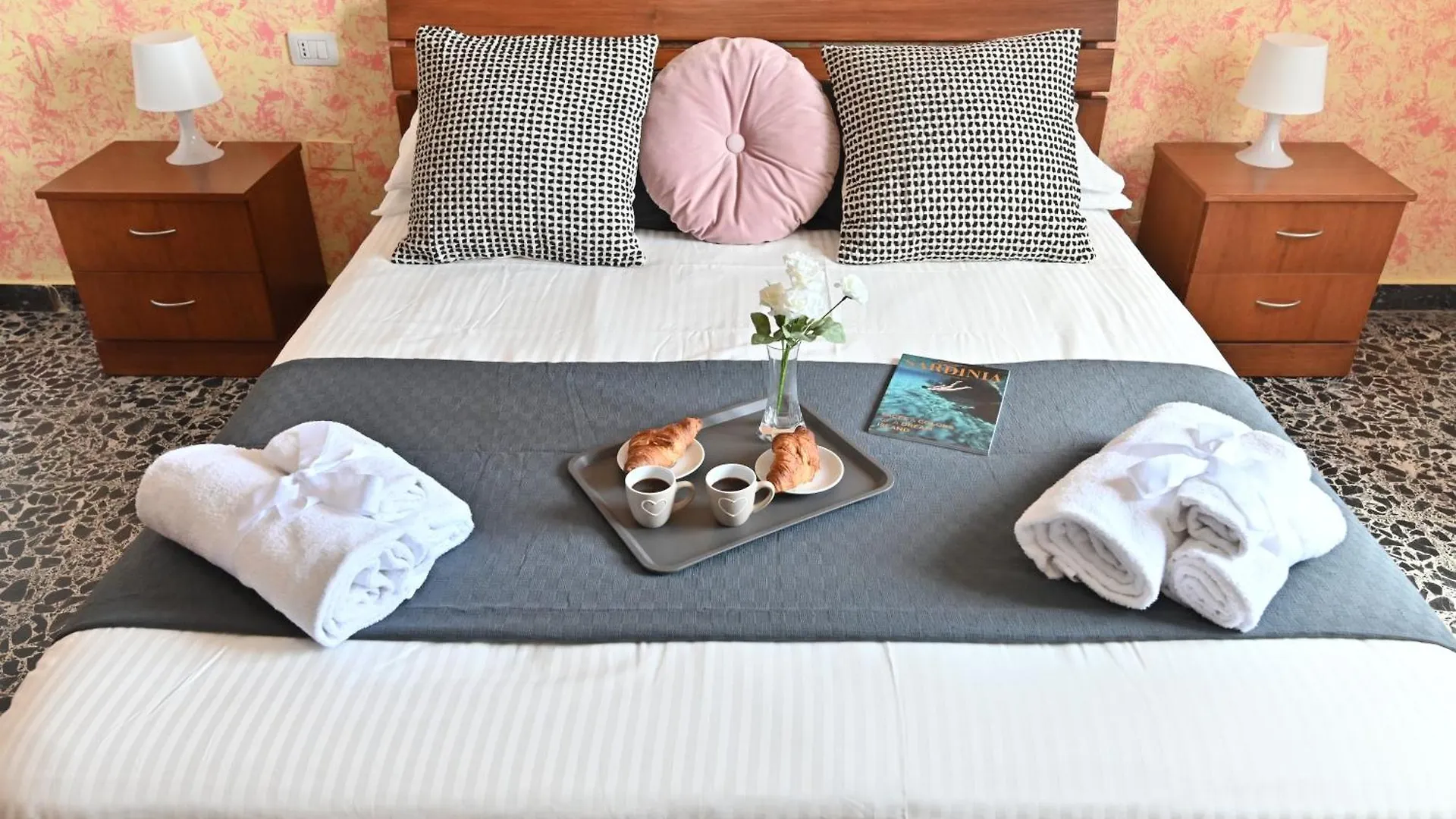 Izzhome Central Room بولا 0*,