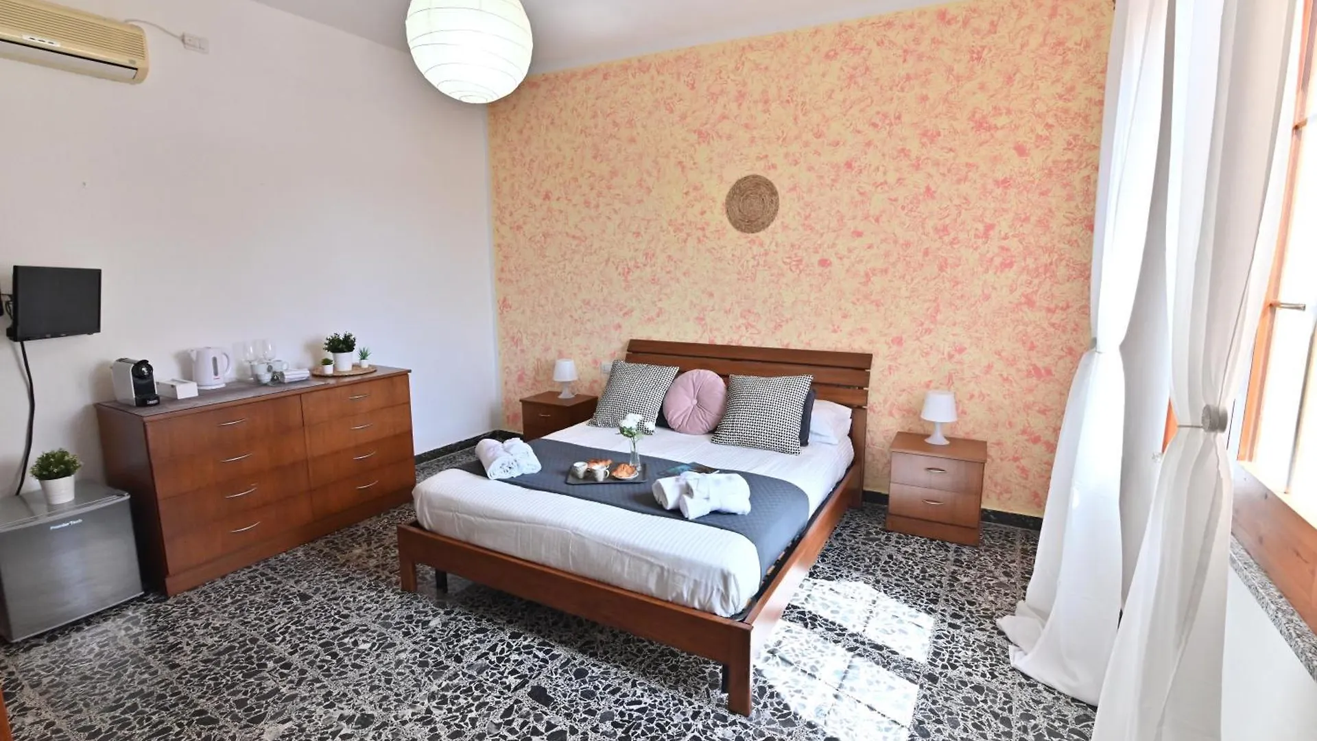 Izzhome Central Room Pula Guest house