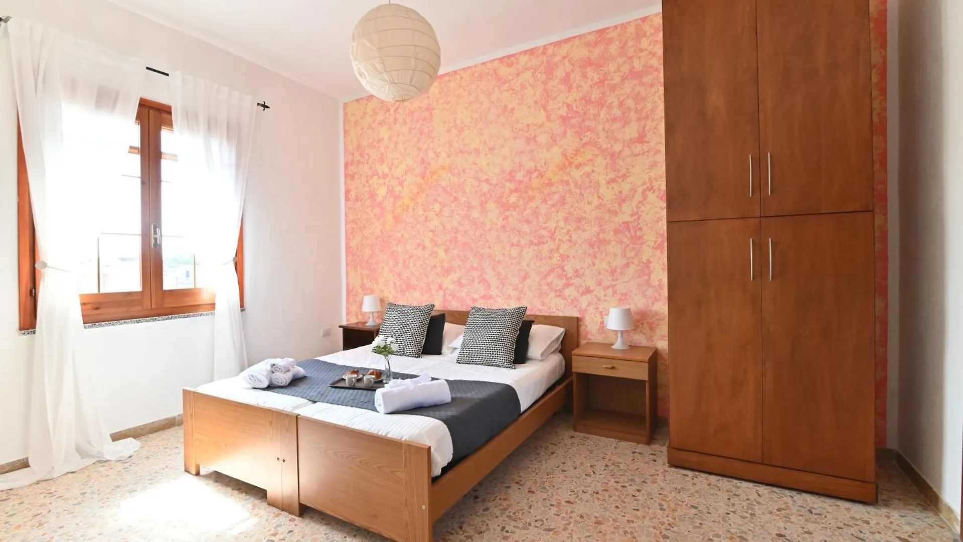 Guest house Izzhome Central Room Pula Italy