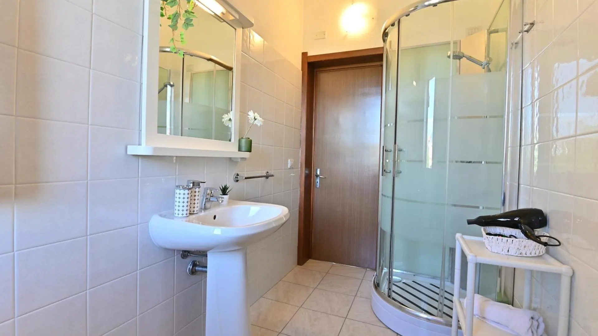 Izzhome Central Room Pula